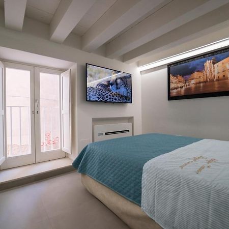شقة Ortigia Charme Piazza Duomo سيراكوزا المظهر الخارجي الصورة
