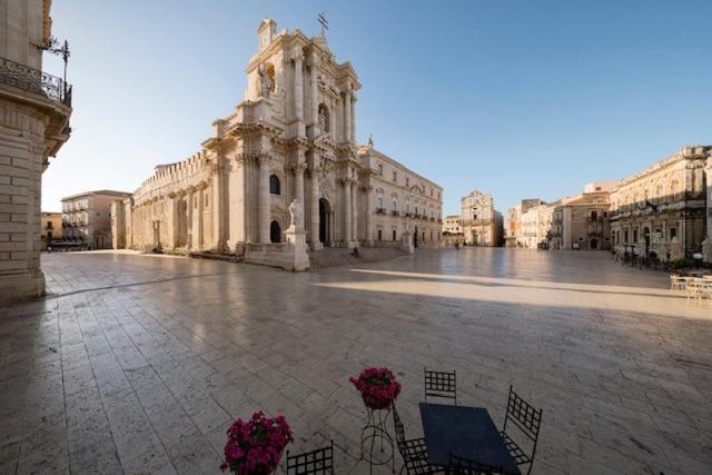 شقة Ortigia Charme Piazza Duomo سيراكوزا المظهر الخارجي الصورة