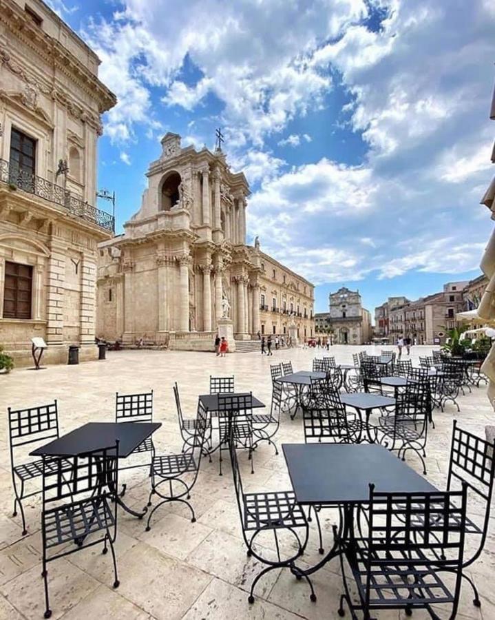 شقة Ortigia Charme Piazza Duomo سيراكوزا المظهر الخارجي الصورة
