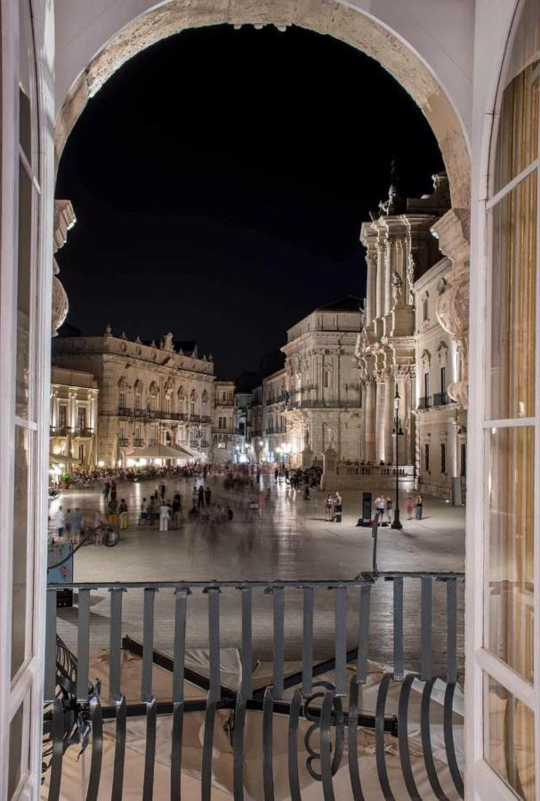 شقة Ortigia Charme Piazza Duomo سيراكوزا المظهر الخارجي الصورة